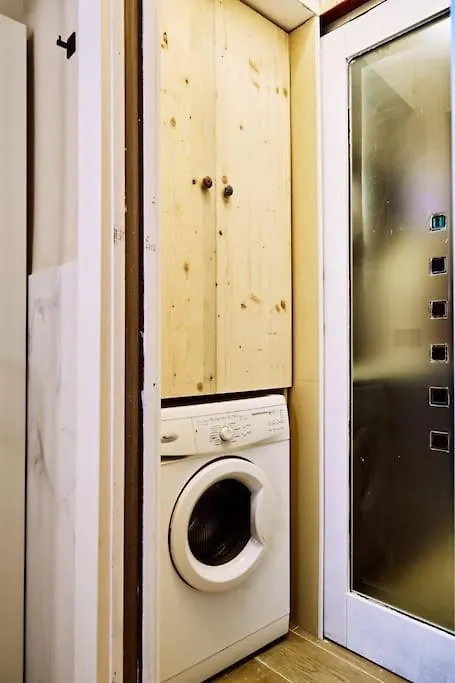 Casa Cloclo: Design & Vintage Apt Above Subway Milan Apartment