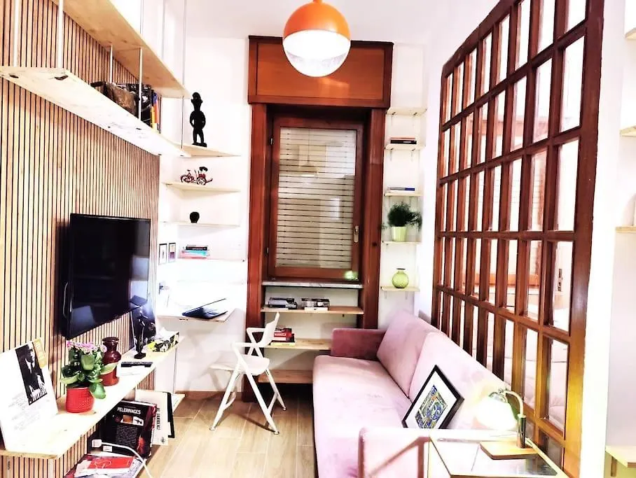 Apartment Casa Cloclo: Design & Vintage Apt Above Subway Milan