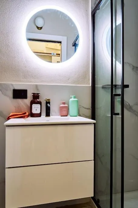 Casa Cloclo: Design & Vintage Apt Above Subway Milan